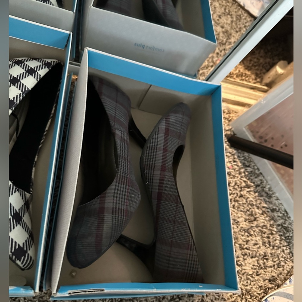 Comfort Plus by Predictions WW KARMEN L size 6/12 wide PLAID